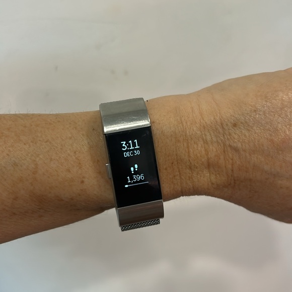 Fitbit Charge 2 HR Activity Tracker - Excellent Condition ⌚️🏃🏽‍♀️ - Picture 7 of 8